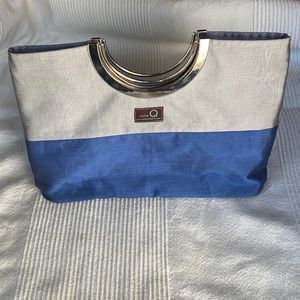Della Q handbag